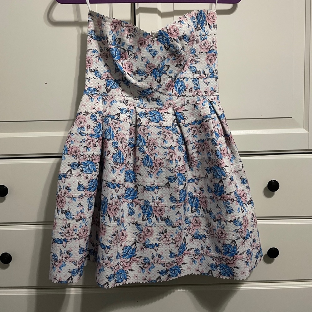 Sans Souci White Strapless Floral Dress